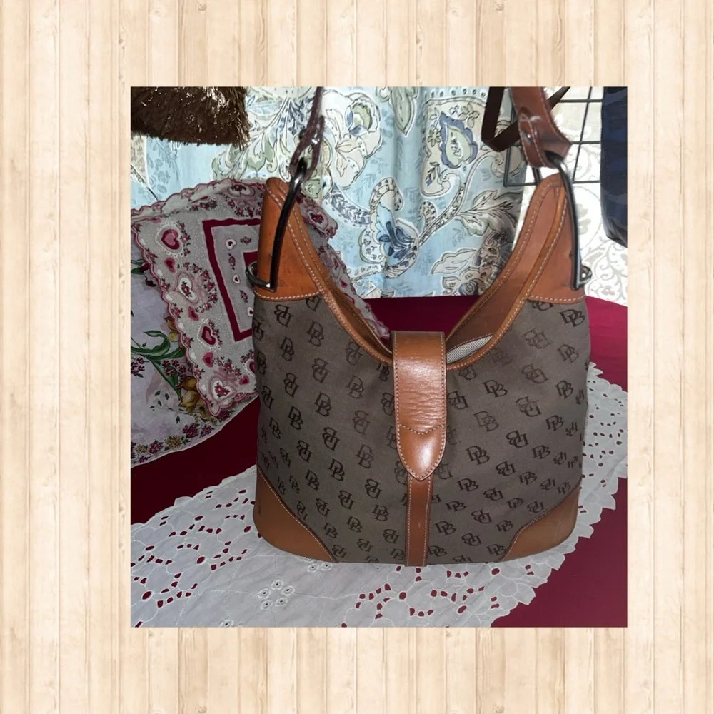 Dooney & Bourke Sugnature Shoulder Bag - Picture 2 of 9